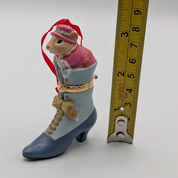 Hallmark Keepsake Fashion Afoot 2002, 3rd Final in the Series Porcelain Ornament - Picture 11 of 12